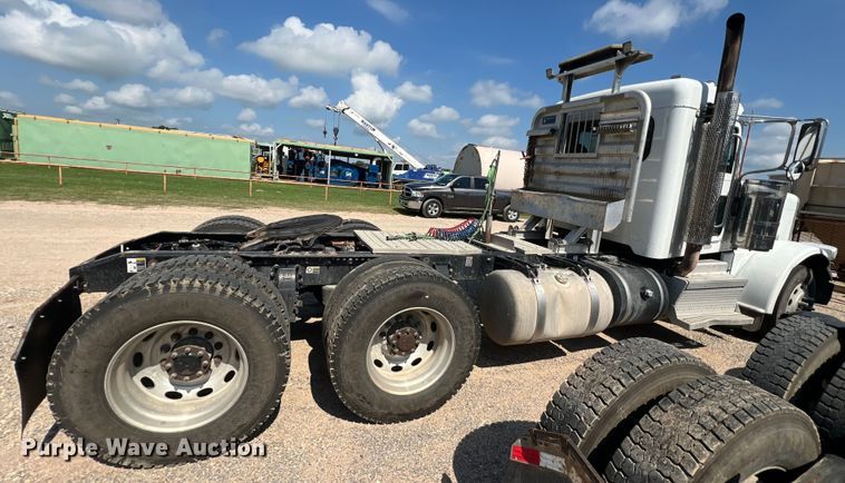 image for item LU9906 2018 Peterbilt 389 semi truck