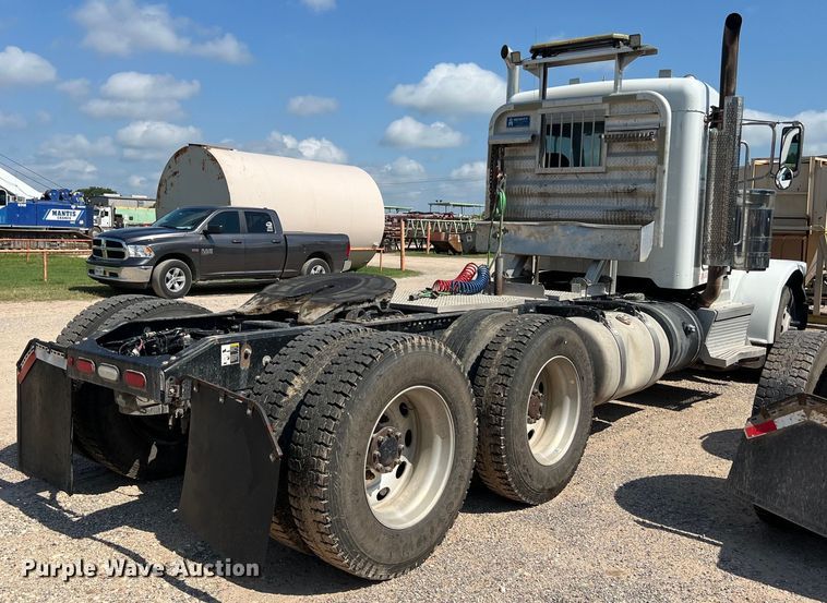 image for item LU9906 2018 Peterbilt 389 semi truck