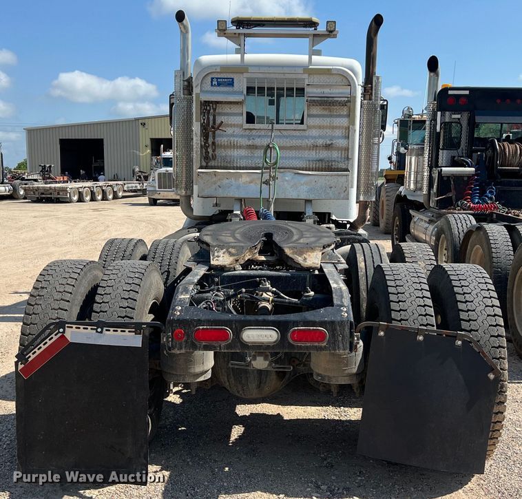 image for item LU9906 2018 Peterbilt 389 semi truck