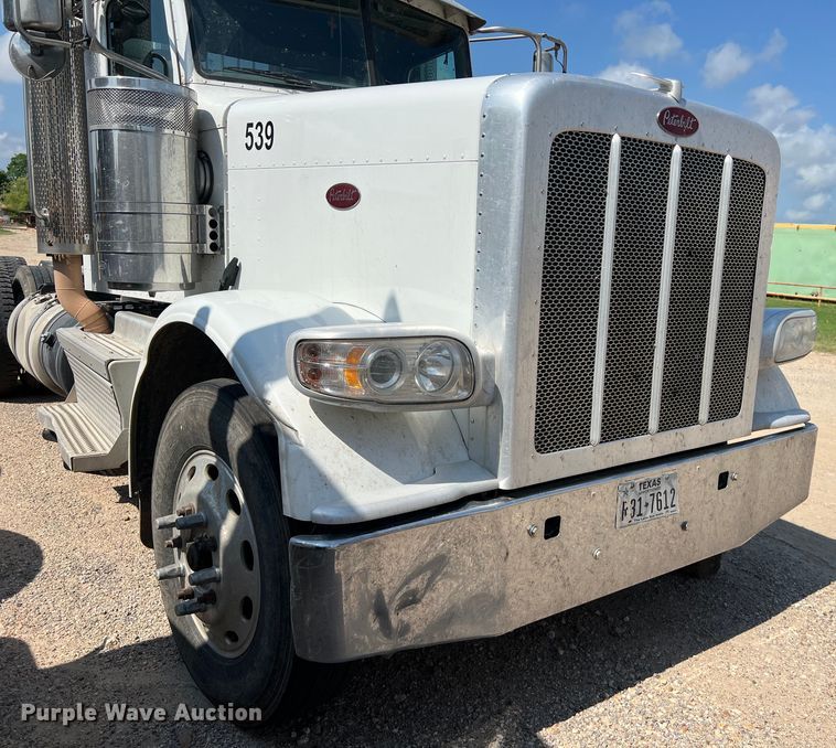 image for item LU9906 2018 Peterbilt 389 semi truck