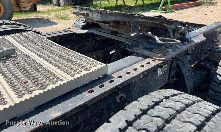 image for item LU9906 2018 Peterbilt 389 semi truck