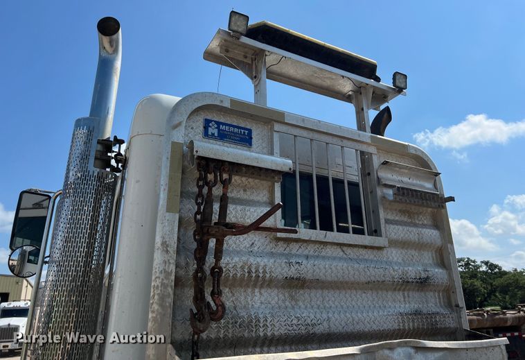 image for item LU9906 2018 Peterbilt 389 semi truck