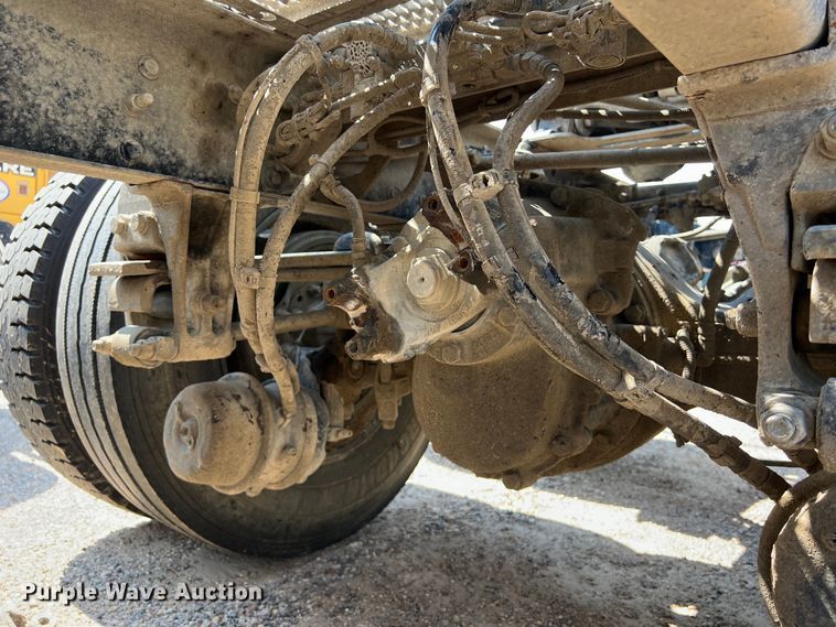 image for item LU9906 2018 Peterbilt 389 semi truck