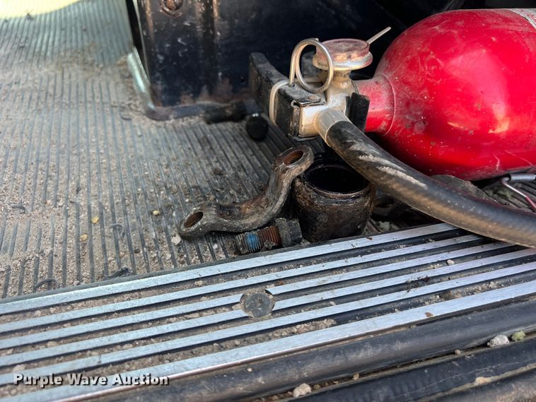 image for item LU9906 2018 Peterbilt 389 semi truck