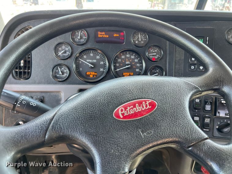 image for item LU9906 2018 Peterbilt 389 semi truck