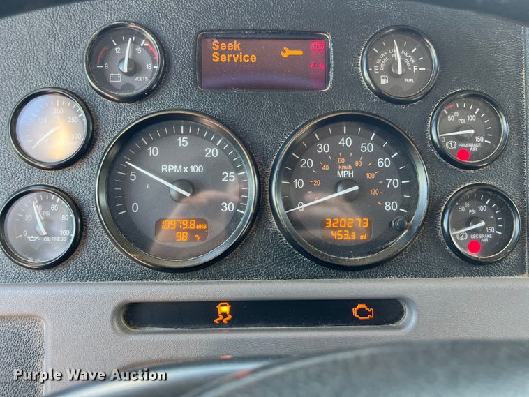 image for item LU9906 2018 Peterbilt 389 semi truck