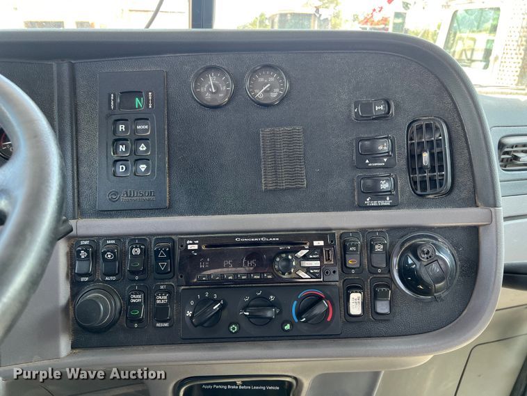 image for item LU9906 2018 Peterbilt 389 semi truck