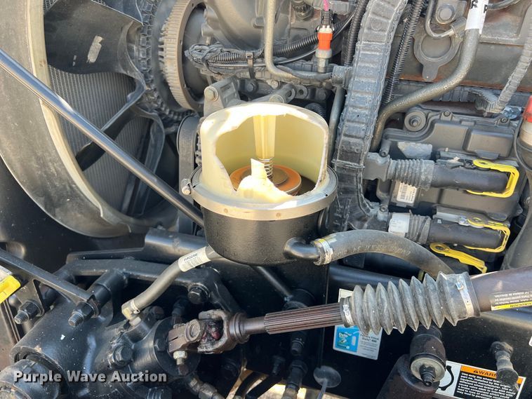 image for item LU9906 2018 Peterbilt 389 semi truck