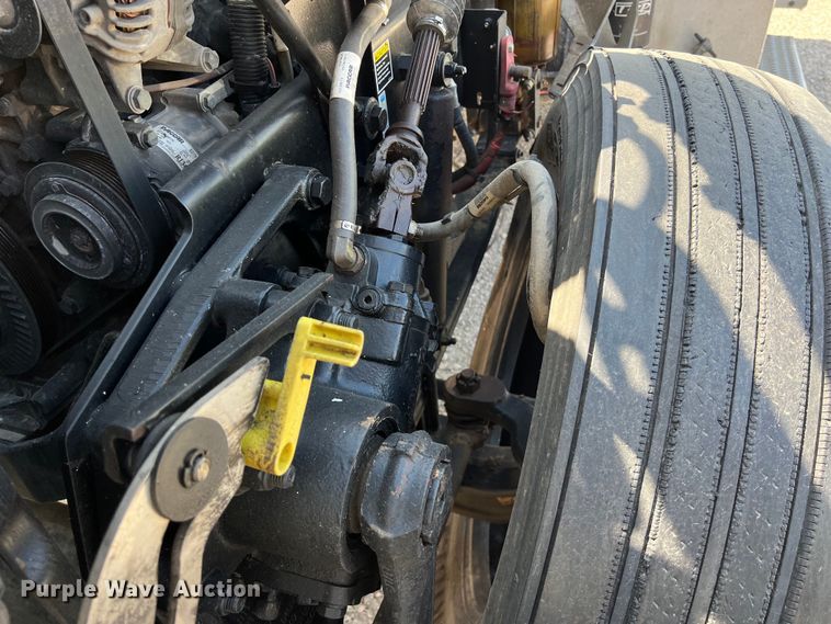 image for item LU9906 2018 Peterbilt 389 semi truck