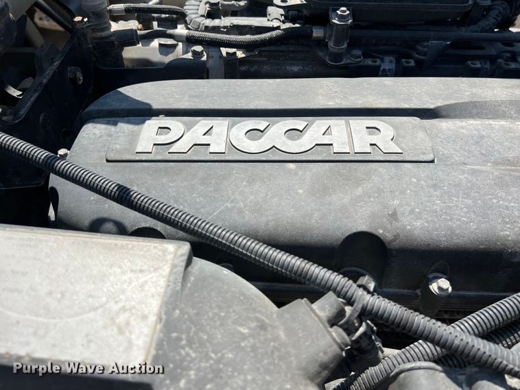 image for item LU9906 2018 Peterbilt 389 semi truck