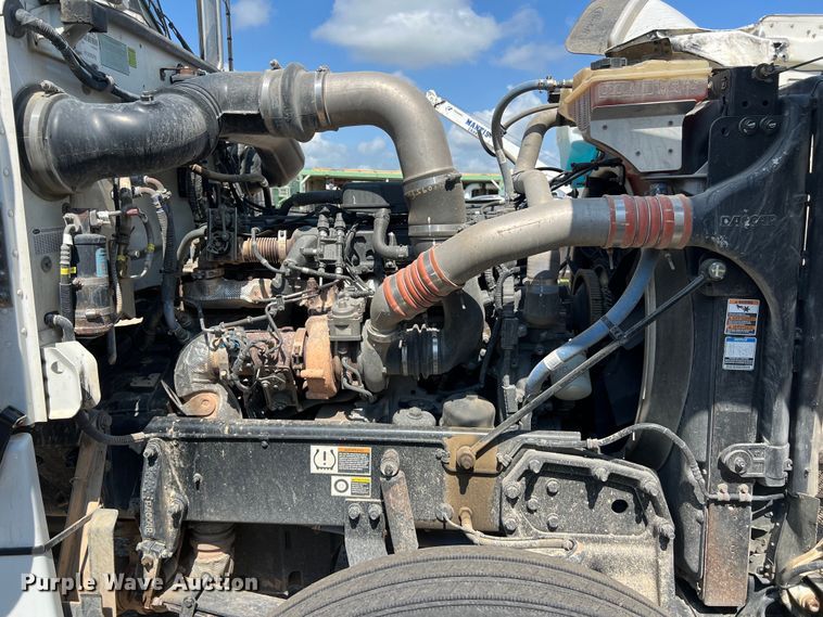 image for item LU9906 2018 Peterbilt 389 semi truck