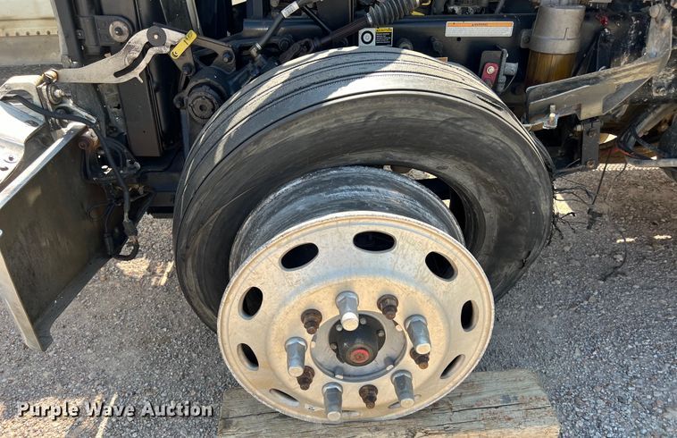 image for item LU9906 2018 Peterbilt 389 semi truck