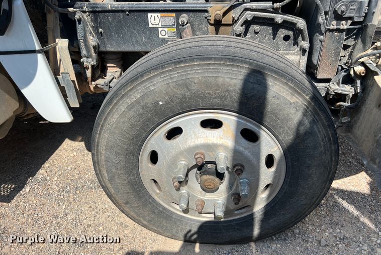 image for item LU9906 2018 Peterbilt 389 semi truck