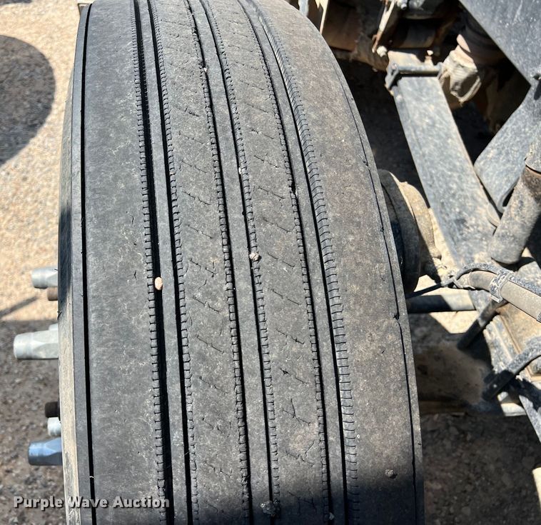 image for item LU9906 2018 Peterbilt 389 semi truck