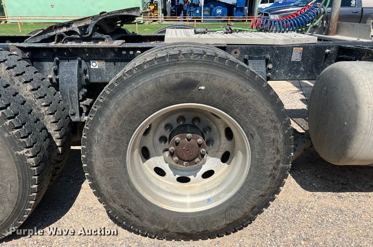 image for item LU9906 2018 Peterbilt 389 semi truck