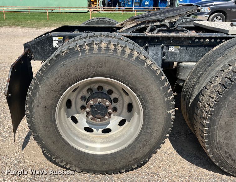 image for item LU9906 2018 Peterbilt 389 semi truck