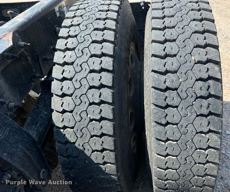 image for item LU9906 2018 Peterbilt 389 semi truck