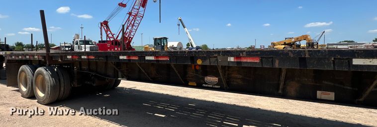 image for item LU9913 2005 Lufkin flatbed trailer