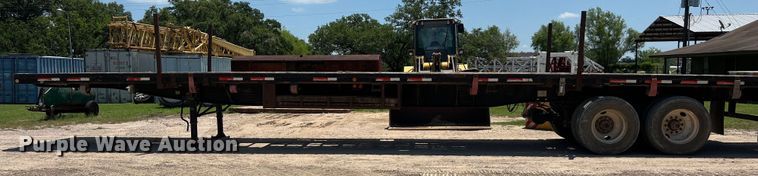 image for item LU9913 2005 Lufkin flatbed trailer