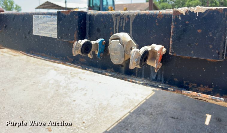 image for item LU9913 2005 Lufkin flatbed trailer