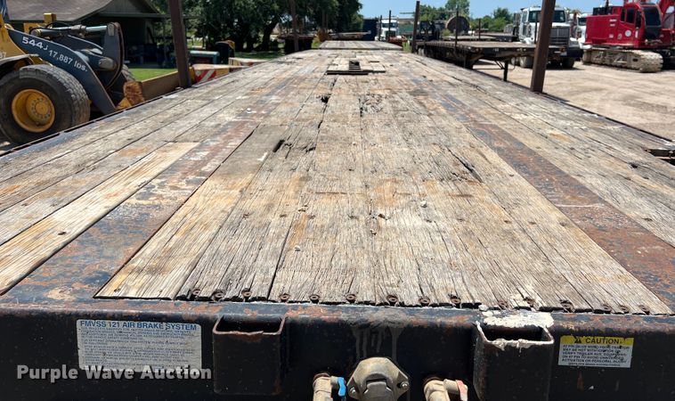 image for item LU9913 2005 Lufkin flatbed trailer