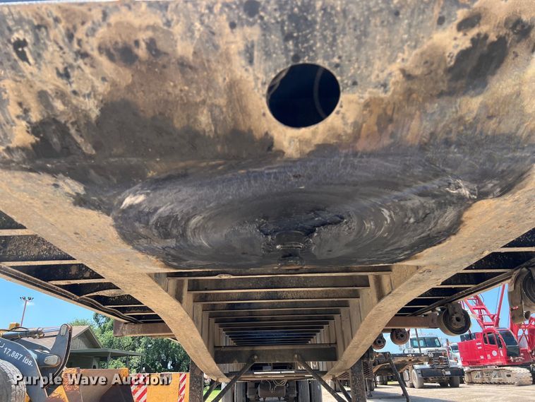 image for item LU9913 2005 Lufkin flatbed trailer