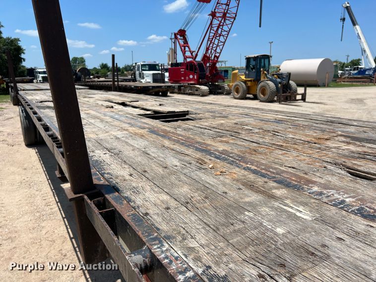 image for item LU9913 2005 Lufkin flatbed trailer