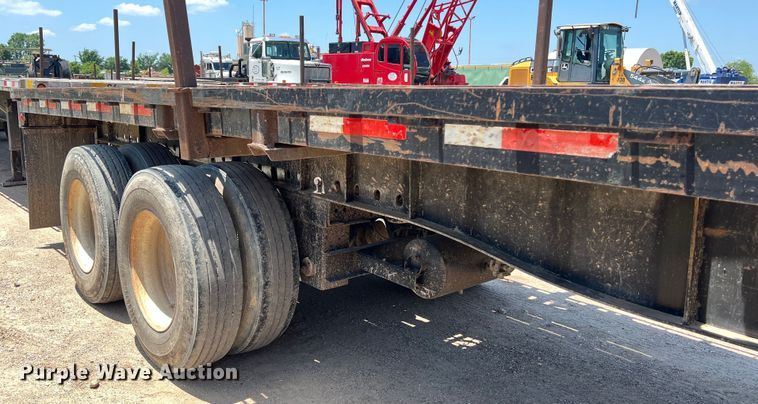 image for item LU9913 2005 Lufkin flatbed trailer