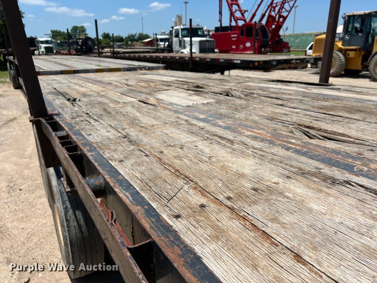 image for item LU9913 2005 Lufkin flatbed trailer
