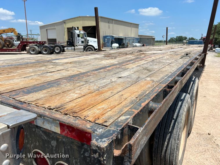 image for item LU9913 2005 Lufkin flatbed trailer