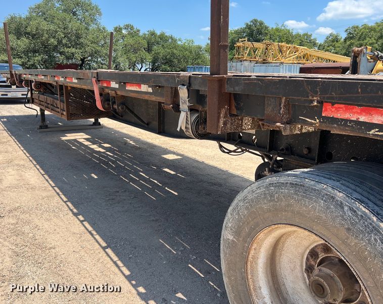 image for item LU9913 2005 Lufkin flatbed trailer