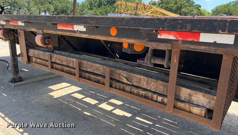 image for item LU9913 2005 Lufkin flatbed trailer