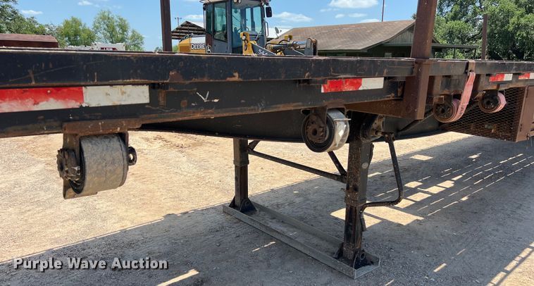 image for item LU9913 2005 Lufkin flatbed trailer