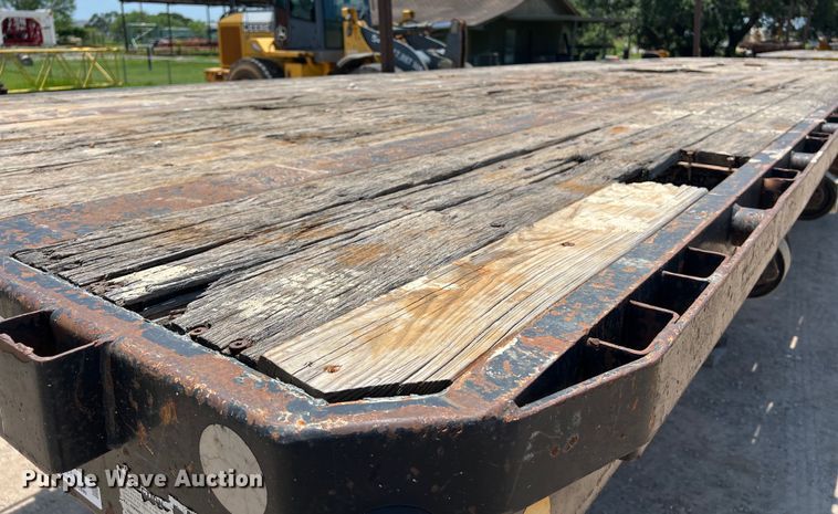 image for item LU9913 2005 Lufkin flatbed trailer