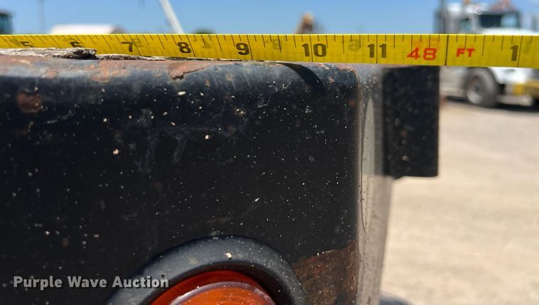 image for item LU9913 2005 Lufkin flatbed trailer