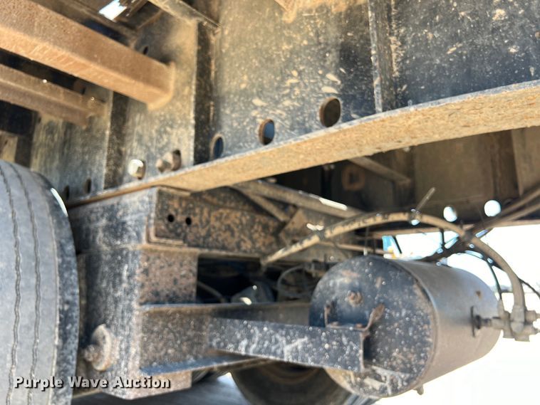 image for item LU9913 2005 Lufkin flatbed trailer