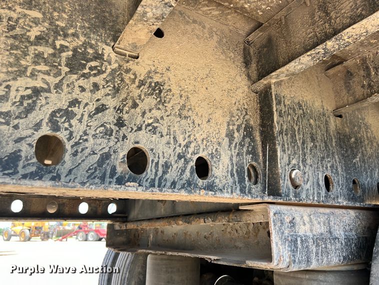 image for item LU9913 2005 Lufkin flatbed trailer