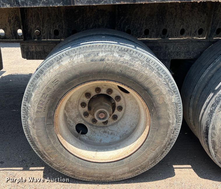 image for item LU9913 2005 Lufkin flatbed trailer