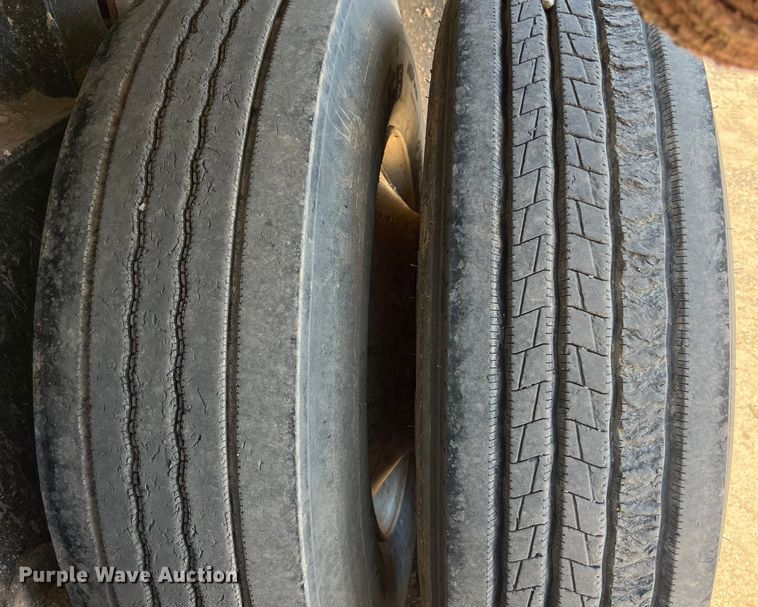 image for item LU9913 2005 Lufkin flatbed trailer