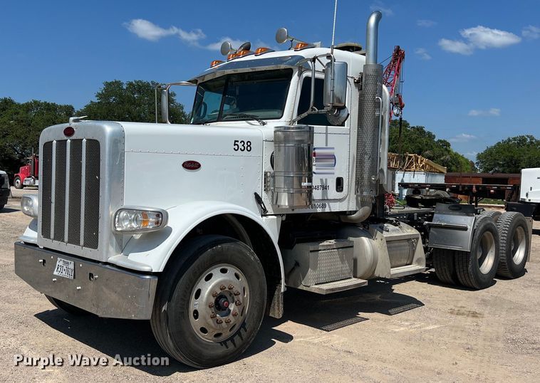 image for item LU9914 2018 Peterbilt 389 semi truck