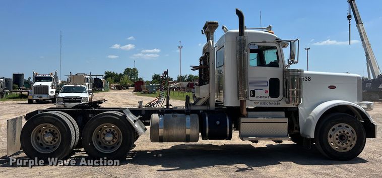 image for item LU9914 2018 Peterbilt 389 semi truck