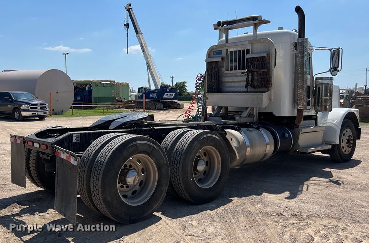image for item LU9914 2018 Peterbilt 389 semi truck