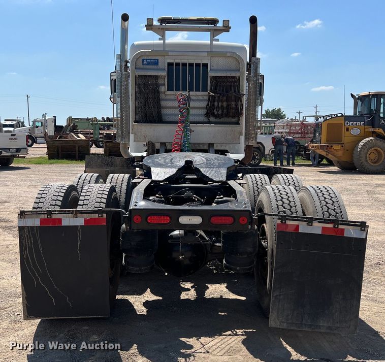 image for item LU9914 2018 Peterbilt 389 semi truck