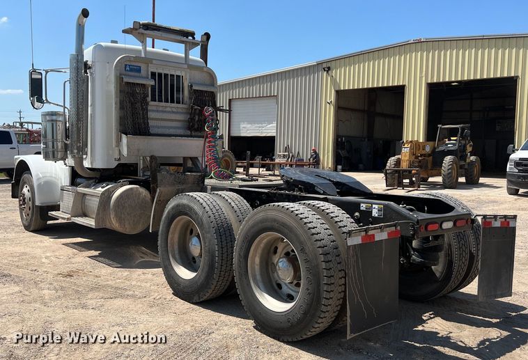 image for item LU9914 2018 Peterbilt 389 semi truck