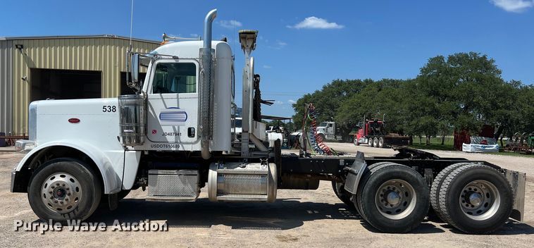 image for item LU9914 2018 Peterbilt 389 semi truck