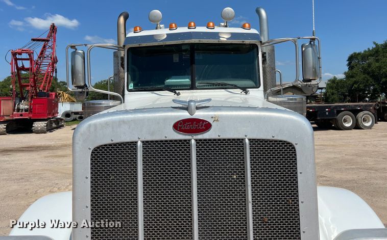 image for item LU9914 2018 Peterbilt 389 semi truck