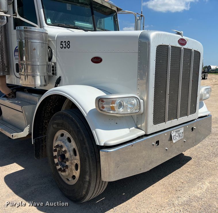 image for item LU9914 2018 Peterbilt 389 semi truck
