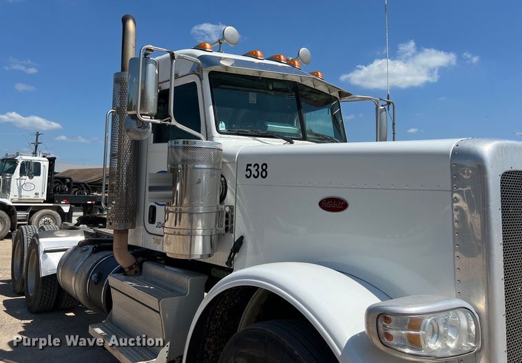 image for item LU9914 2018 Peterbilt 389 semi truck