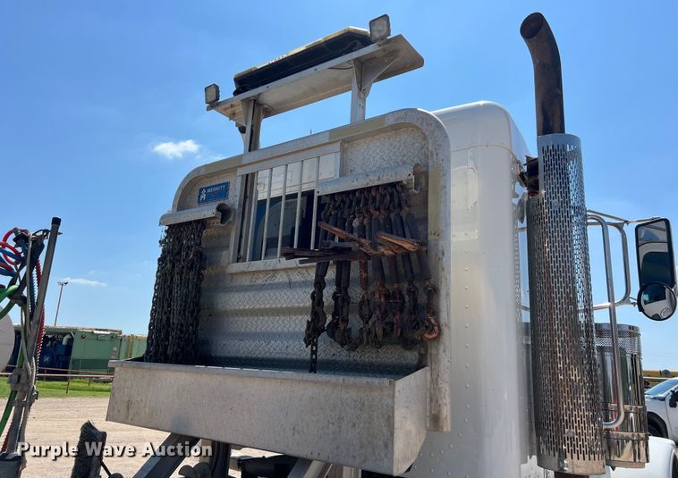 image for item LU9914 2018 Peterbilt 389 semi truck