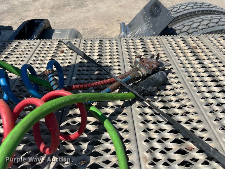 image for item LU9914 2018 Peterbilt 389 semi truck